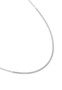 Collana in argento con un design piatto a maglie, caratterizzata da una superficie liscia e una leggera lucentezza. Include un fermaglio standard per la chiusura.
