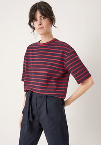 s.Oliver MIT STREIFEN - T-Shirt print - navy
