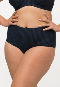High-waisted bikini onderkant in marineblauw met een witte streeppatroon, gemaakt van een gladde stof, met een elastische tailleband en naadloze randen.