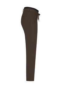 Brune, tapered bukser lavet af letvægtsstof, med en snor i taljen, sidelommer og en glat tekstur med rene linjer.