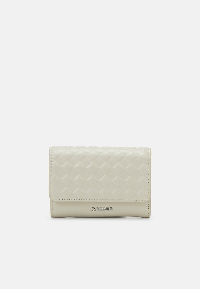 Calvin Klein - MINI QUILT SMALL TRIFOLD - Portofel -  ecru, Extindeți