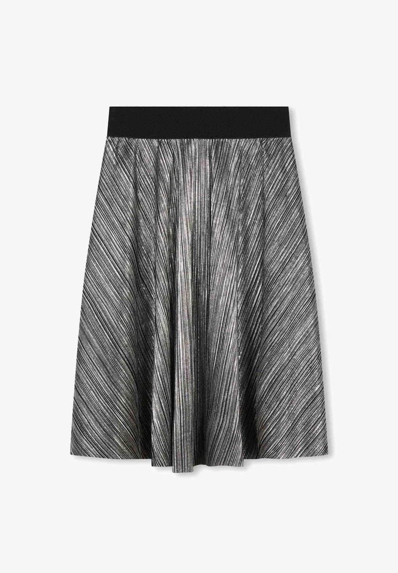 Jupe avec taille élastique noire en tissu métallisé plissé, ornée de rayures verticales argentées et noires. Silhouette évasée en A.