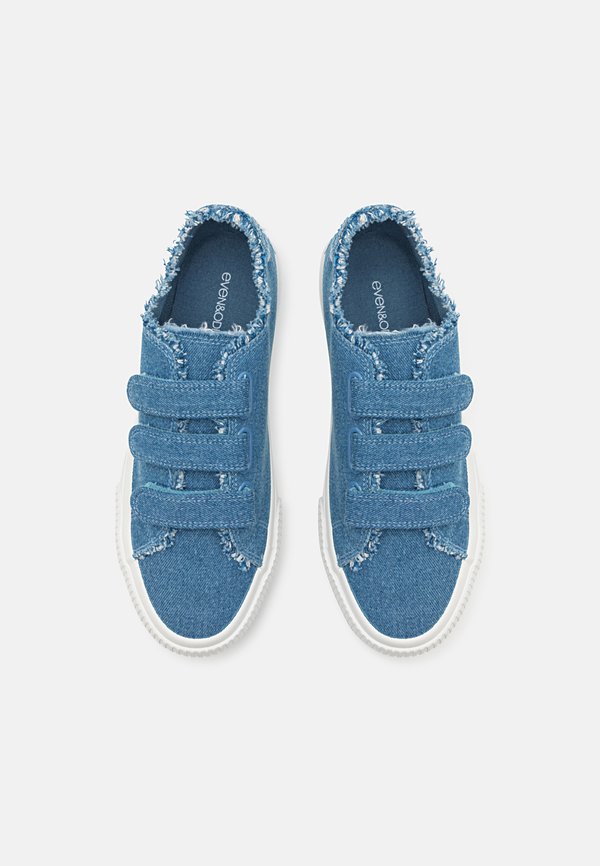 Trainers - bleached denim2