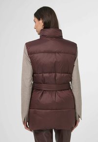 MADELEINE ANGESAGTEM KARO - Bodywarmer - nut