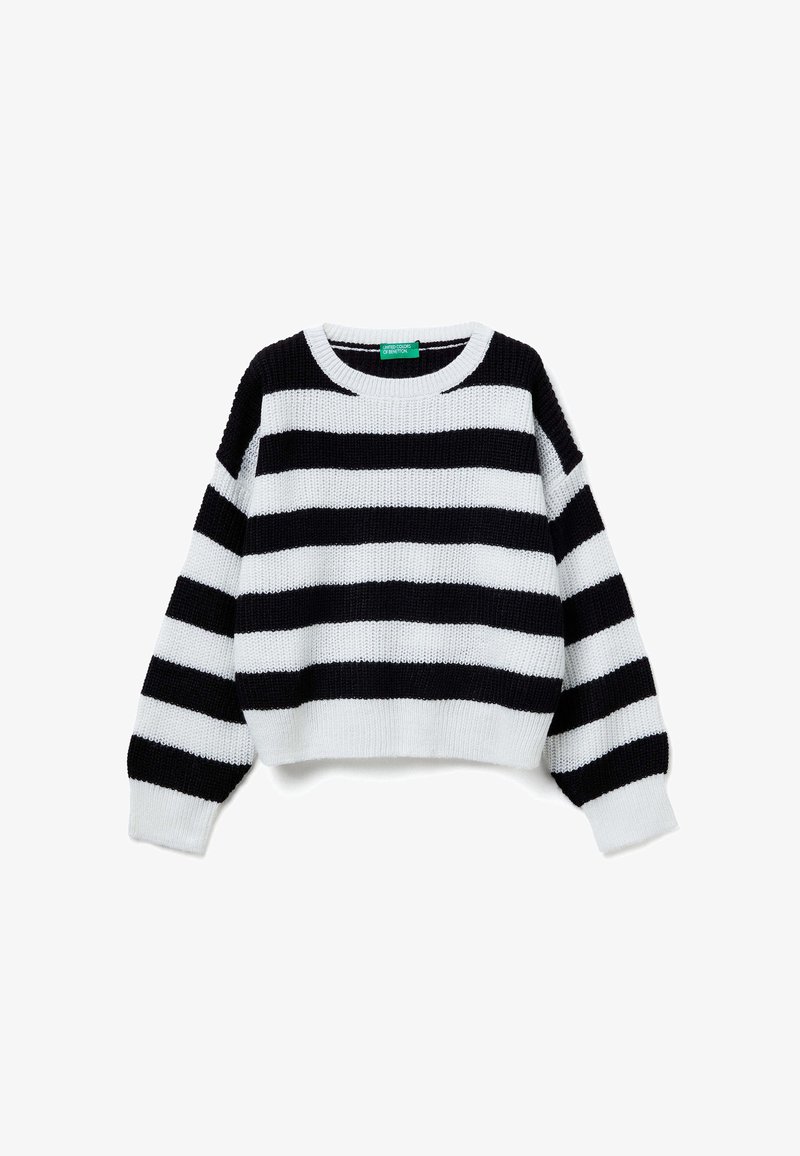 Pletený zkrácený svetr s černobílými pruhy, s kulatým výstřihem a širokými rukávy, vyrobený z měkké příze s texturovaným povrchem.