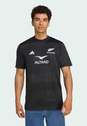Svart kortärmad tröja i mesh, med vita logotyper för "All Blacks" och "ALTRAD", samt tre ränder på axeln.