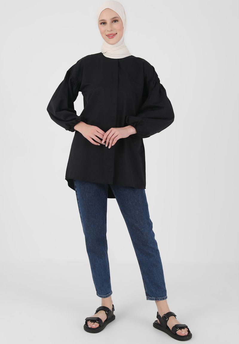 Modanisa Overhemdblouse zwart