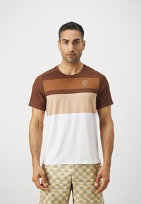 Nike Performance - ADVANTAGE  - Sportiniai marškinėliai trumpomis rankovėmis - cacao wow white white Miniatiūros vaizdas 1