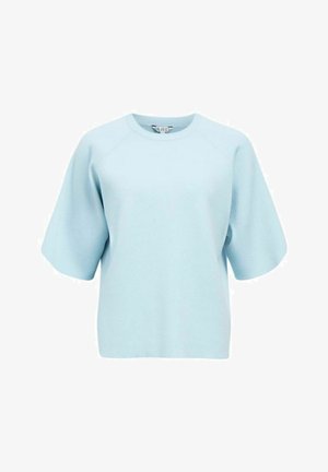 Pull bleu clair à manches courtes avec manches larges et encolure ronde sur fond blanc.