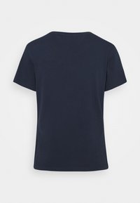 Námořnická modrá tričko s krátkým rukávem, vyrobené z bavlny, se standardním výstřihem, pravidelným střihem a hladkým povrchem bez vzorů nebo dekorací.