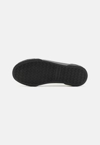 Valentino ARON - Sportcipő - black