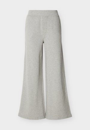 Pantalon gris clair à jambes larges avec ceinture élastique, en tissu tricoté doux, présenté sur un fond blanc uni.