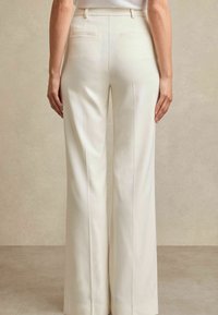 Reiss PETITE FIT - MILLIE WIDE-TAILORED  - Nadrágok - cream