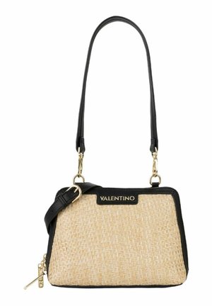 Petit sac à main Valentino avec texture tissée beige, garniture en cuir noir, quincaillerie dorée et bandoulière amovible en cuir noir.