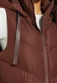 Threadbare Väst - brown