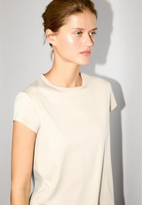 Massimo Dutti SHORT SLEEVE WITH ROUND NECK - T-shirts basic - beige