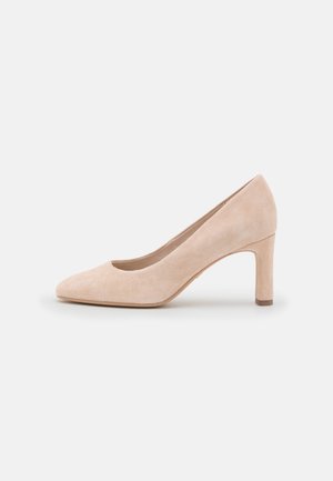 Pumps - ivory
