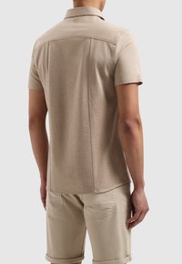 Pure Path SHORTSLEEVE - Shirt - sand