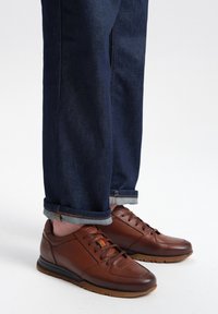 RYŁKO - Sznurowane obuwie sportowe