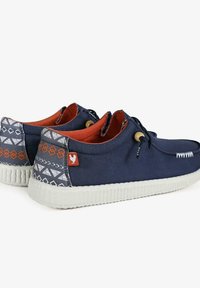 Pitas WALLABI - Stringate sportive - marine