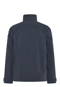 Marineblauwe, waterdichte jas met een hoge kraag, lange mouwen en geruite manchetten. Heeft een gladde, matte textuur en een minimalistisch ontwerp.