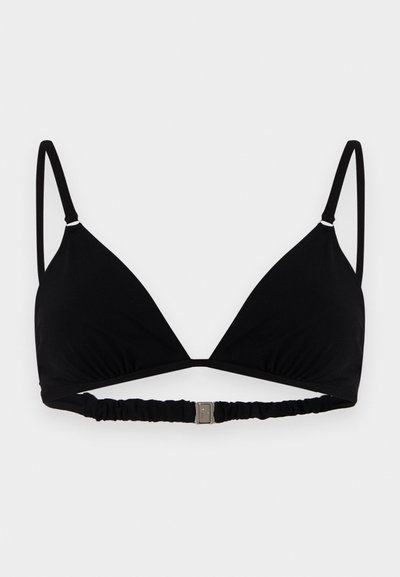 Μαύρο μπικίνι τοπ με τριγωνικό σχήμα, λεπτούς ρυθμιζόμενους λουράκια στους ώμους και κούμπωμα με μεταλλικό κλιπ στη λαστιχένια πίσω ζώνη.