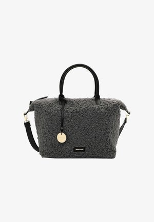 Grå fluffig handväska med handtag i svart läder och en justerbar rem. Har en rund metallbricka och en strukturerad yta.