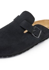 Sandale à glissière en suède noir avec un bout arrondi, une semelle intérieure en liège texturé et une sangle à boucle réglable pour un maintien sécurisé.