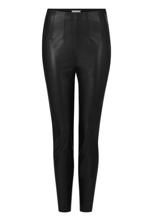 Pantaloni din piele ecologică neagră, cu o croială slim, având pliseuri în față, o textură netedă și un design cu talie înaltă.