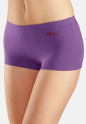 Lila Baumwoll-Boxershorts mit glatter Textur und elastischem Bund. Mit einem kleinen roten Logo, das an der Seite gestickt ist.