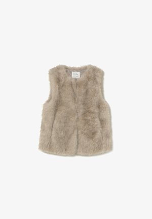 Chalecos sin mangas de piel sintética beige con un escote redondo y una textura suave y esponjosa, expuestos planos sobre un fondo blanco.