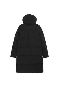 Cappotto lungo imbottito nero con cappuccio, design trapuntato e maniche lunghe, mostrato dal retro su uno sfondo bianco.