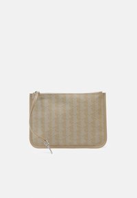 Beige bőr tolltartó ezüst geometrikus mintával, cipzárral zárható és levehető pánttal. Lapos formájú, lekerekített szélekkel, sima tapintású.