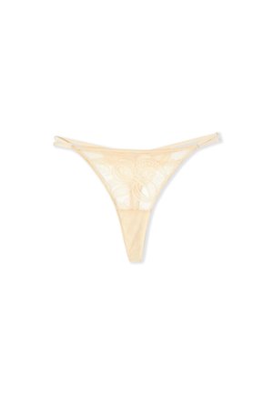 Beżowe koronkowe stringi z kwiatową haftem i podwójnymi bocznymi paskami, prezentowane na białym tle.