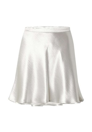 Witte satijnen A-lijn rok met een soepele textuur, vloeiende uitstraling en een subtiele glans. De zoom heeft een zachte, afgeronde afwerking.