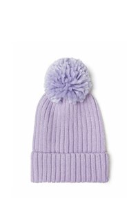 Lila Strickmütze mit gerippter Textur und einem flauschigen Pompon oben. Die Mütze hat ein umgeschlagenes Design für zusätzlichen Wärme.
