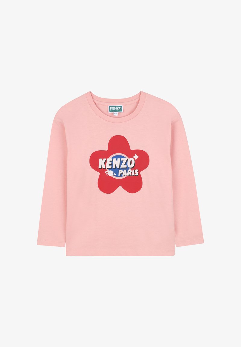 T-shirt à manches longues rose présentant un graphique en forme de fleur rouge avec le texte "KENZO PARIS" en blanc et bleu, fabriqué en coton doux.