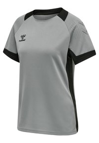 Grijze sport t-shirt met zwarte accenten, korte mouwen en een ronde hals. Kenmerkt zich door een gestructureerde stof met een subtiel patroon en logo.