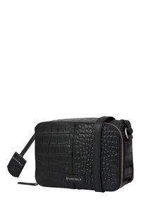 Borsa a tracolla nera in ecopelle testurizzata con motivo coccodrillo, dotata di chiusura a zip e una tracolla.