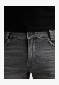 Nevybrané, grey fresh tone