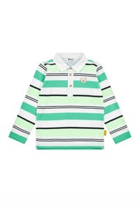 Polo a maniche lunghe verde e bianco con righe orizzontali, con un emblema di un orso sul petto e tre bottoni al colletto.