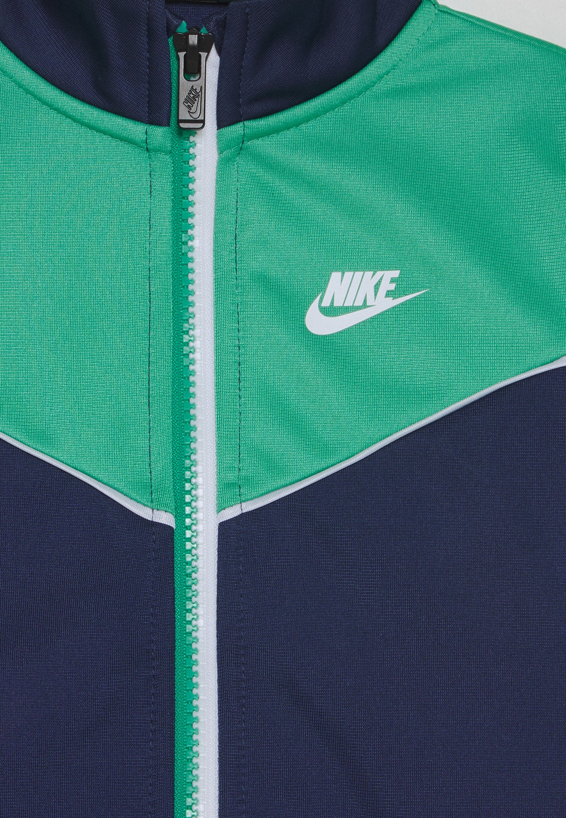 navy blue jacket nike