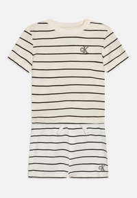 Nem kiválasztott, tofu/black