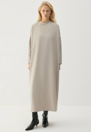 Touché Privé, OVERSIZED DRESS - Robe de jour - stone