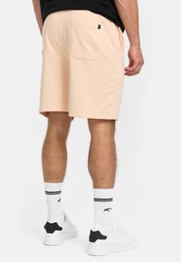 INDICODE JEANS Shorts - pale peach