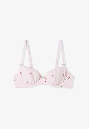 Soutien-gorge rembourré rose clair avec petits imprimés de cerises rouges, bretelles dentelées réglables et petit nœud blanc au centre avant.