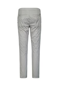 Lichtgrijze broek met een gladde textuur, voorzien van een standaard tailleband en twee achterzakken. Het ontwerp is recht en aansluitend.