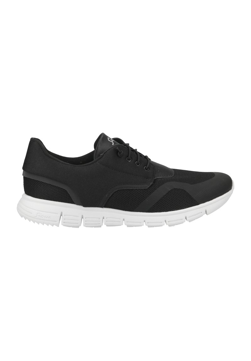 Baskets de sport noires avec une tige en mesh et en synthétique, dotées d'une semelle extérieure en caoutchouc blanche et d'un laçage. Lignes d'accent latérales notables.
