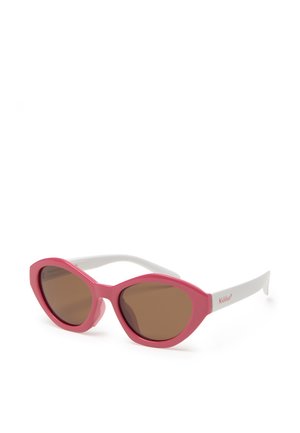 Lunettes de soleil ovales à monture rose avec verres marron et branches blanches, avec la mention « Kiddus » sur la branche latérale.