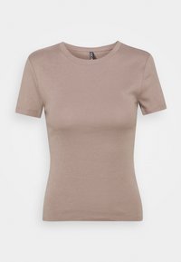 Brun kortärmad t-shirt gjord av mjuk, slät bomull. Har en klassisk rund halsringning och en smal passform. Inga märkbara mönster eller detaljer.